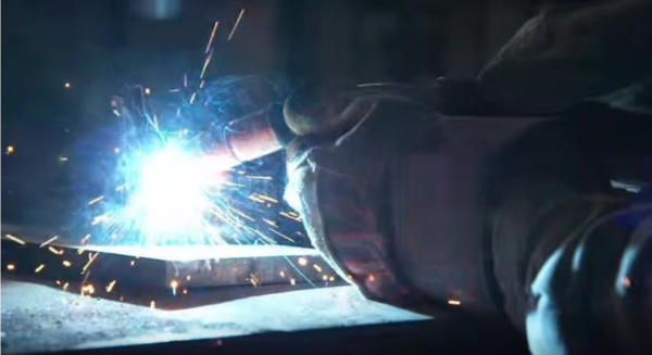 匠人用陨石锻造菜刀，最后的成品让人忍不住想要膜拜